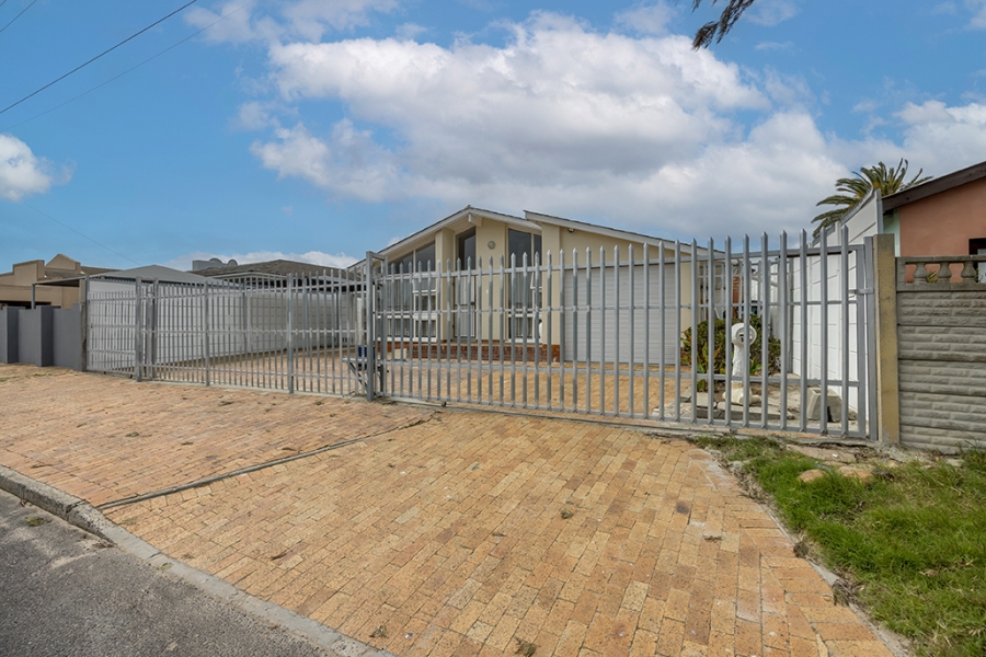 To Let 4 Bedroom Property for Rent in Townsend Estate Western Cape